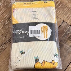 Hot Topic Winnie the Pooh Thermal Sleep Set NIP